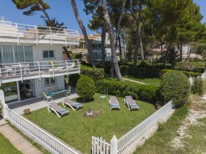 Vonkajšia záhrada v ubytovaní Apartamento Beachfront Sonrisas