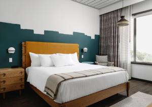 Postel nebo postele na pokoji v ubytování Origin Austin, a Wyndham Hotel