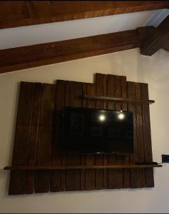 TV a/nebo společenská místnost v ubytování Pazari Vjeter Rooms