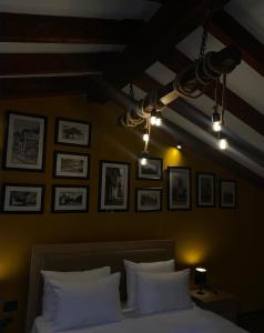 Postel nebo postele na pokoji v ubytování Pazari Vjeter Rooms