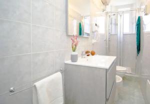 a white bathroom with a sink and a toilet at InnPisaRentals - Santa Maria Flat in Pisa