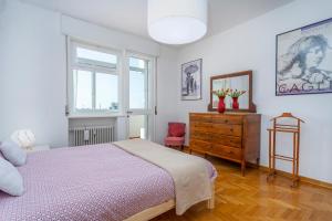 Fotografia z galérie ubytovania Udine Viale Venezia Huge Red Apartment v Udine + 11 fotografií