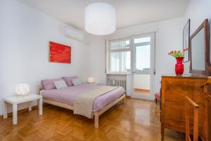 Fotografia z galérie ubytovania Udine Viale Venezia Huge Red Apartment v Udine