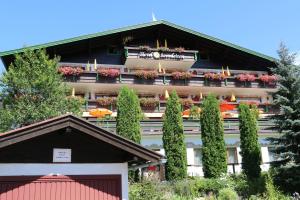 a building with a lot of plants on it at Hotel Sonnleiten in Reit im Winkl