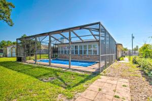 Piscina en o cerca de Heated Pool and 4-in-1 Grill Spring Hill Haven!