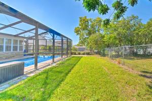 Piscina en o cerca de Heated Pool and 4-in-1 Grill Spring Hill Haven!