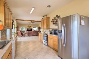 Una cocina o zona de cocina en Bertram Ranch Property with Patio and Gas Grill!