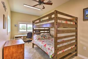 Cama o camas de una habitación en Bertram Ranch Property with Patio and Gas Grill!