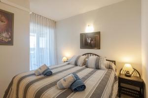 Ένα ή περισσότερα κρεβάτια σε δωμάτιο στο Apartment with Swimming-pool +21 φωτογραφίες