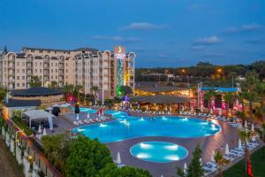 Bazén v ubytování Amon Hotels Belek - Adult Only nebo v jeho okolí