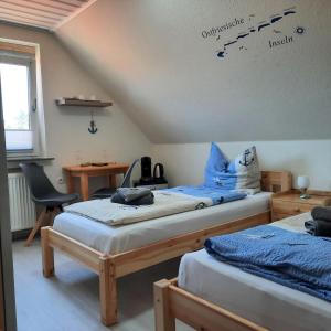 Gästehaus Mia tesisinde bir odada yatak veya yataklar