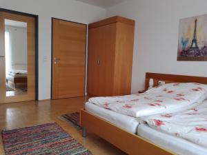 A bed or beds in a room at Pension Kappel