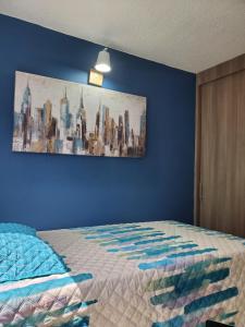 سرير أو أسرّة في غرفة في Acogedor Apartamento con Piscina y 2 Habitaciones