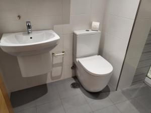 Phòng tắm tại Piso céntrico 2 habitaciones a escasos metros de Maria Pita