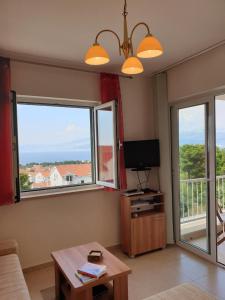 TV a/nebo společenská místnost v ubytování Wonderful Sea view, swimming pool, private parking + 13 fotografií