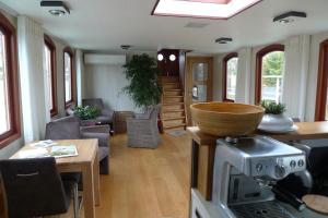 a living room with a bowl on top of a train at B&B Barge Johanna in Bruges