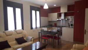a living room with a couch and a table and a kitchen at Camino Real in Molinaseca