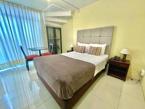 Säng eller sängar i ett rum på Mandala Rooms & Services