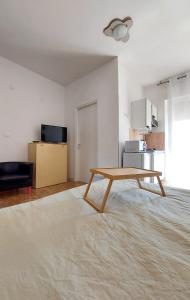 a living room with a wooden table in it at Tiny house via mascilongo in Termoli