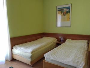 A bed or beds in a room at Pension Kappel