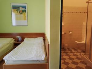 A bathroom at Pension Kappel Még 31 kép