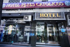 Certifikát, hodnocení, plakát nebo jiný dokument vystavený v ubytování Hotel Reyes Catolicos