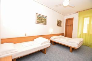 Postel nebo postele na pokoji v ubytování Hotel Modena old town