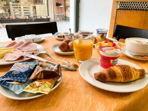 Breakfast options na available sa mga guest sa Hotel Modena old town