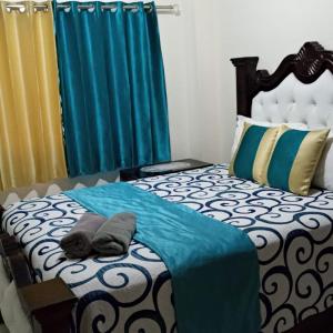 Tempat tidur dalam kamar di CONFORTABLE first floor en santiago RD