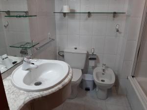 A bathroom at Pensión A Fonte