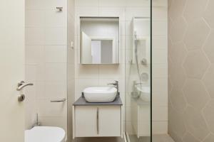 Ванная комната в M&M&M Apartments +37 фотографий
