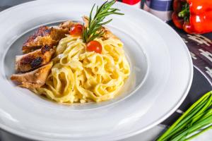 Φαγητό σε αυτό το ξενοδοχείο ή κάπου εκεί κοντά
