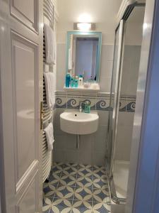 Koupelna v ubytování Charles Bridge Apartment