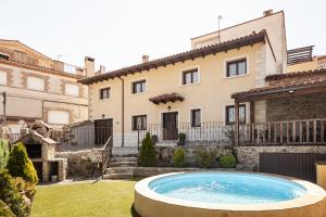 Bazén v ubytování Casa Rural La Fontanita nebo v jeho okolí
