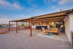 Galeriebild der Unterkunft A WAVE FROM IT ALL - Pet & Family Friendly Home with Beautiful Views! in Lake Havasu City
