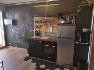 Kuchyň nebo kuchyňský kout v ubytování Appartement L'escale, plage à 30m.