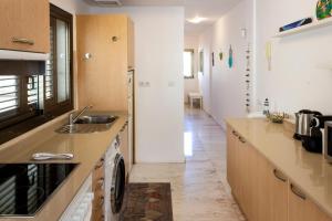 Kuchyň nebo kuchyňský kout v ubytování Apartamento Miramar