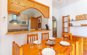 Kuchyňa alebo kuchynka v ubytovaní Stunning Apartment In Alcaucín