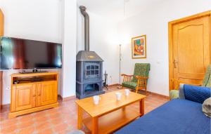 Televízia a/alebo spoločenská miestnosť v ubytovaní Stunning Apartment In Alcaucín
