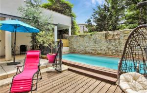Πισίνα στο ή κοντά στο Lovely Home In Villeneuve De Berg