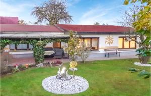 Κήπος έξω από το Lovely Home In Geschwenda With Wifi