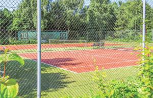 Tenis a/nebo squash v ubytování Nice Home In Vlagtwedde nebo okolí