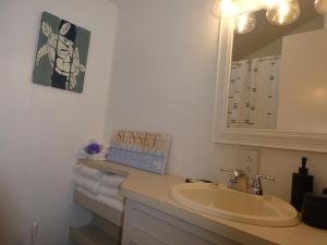 Kúpeľňa v ubytovaní LIV Resort: Clam Circle with Private Jacuzzi (Pet Friendly)