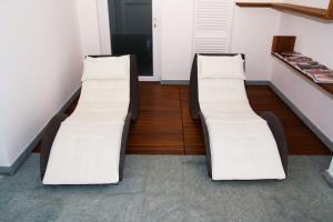 A seating area at Residence CaFelicita - Promotion - Apartments Lake View - Infinity Pool - Jacuzzi