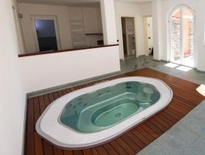 Kép Residence CaFelicita - Promotion - Apartments Lake View - Infinity Pool - Jacuzzi szállásáról Gravedonában a galériában