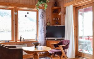 TV a/nebo společenská místnost v ubytování Nice Home In lensvg With Kitchen
