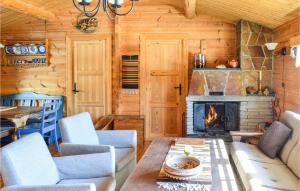 Χώρος καθιστικού στο 4 Bedroom Stunning Home In Vinstra