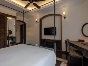 Giường trong phòng chung tại De Syloia Hotel