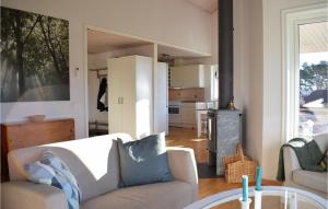 Galeriebild der Unterkunft Cozy Home In Rockneby With Kitchen in Rockneby