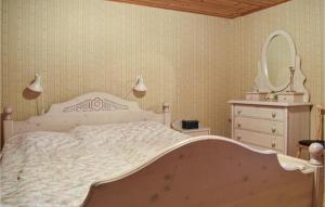Postel nebo postele na pokoji v ubytování 4 Bedroom Gorgeous Home In Borgholm